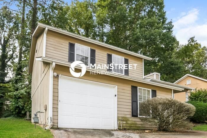 2089 Glenwood Downs Dr - Photo 2 of 17