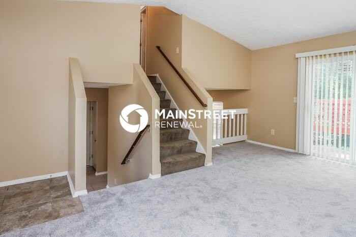 2089 Glenwood Downs Dr - Photo 4 of 17