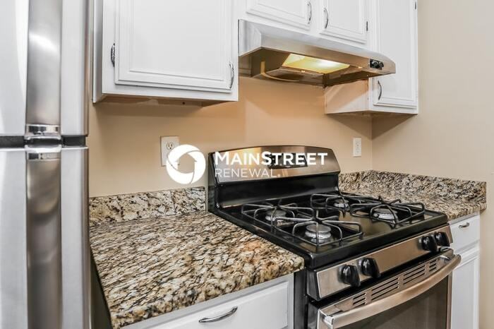 2089 Glenwood Downs Dr - Photo 6 of 17