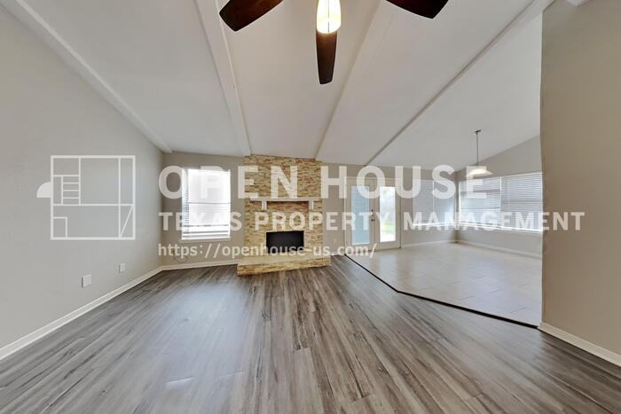 22306 Red River Dr - Photo 4 of 20