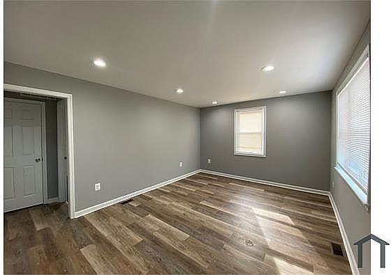 299 Schmechel St - Photo 4 of 12