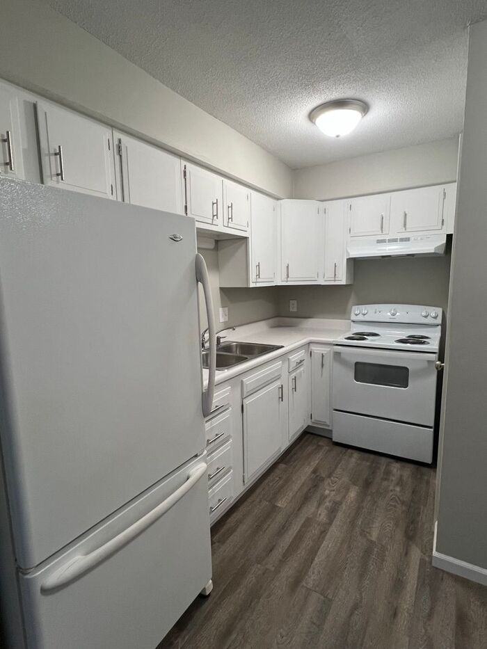 518 S 3rd St #L - Photo 3 of 11