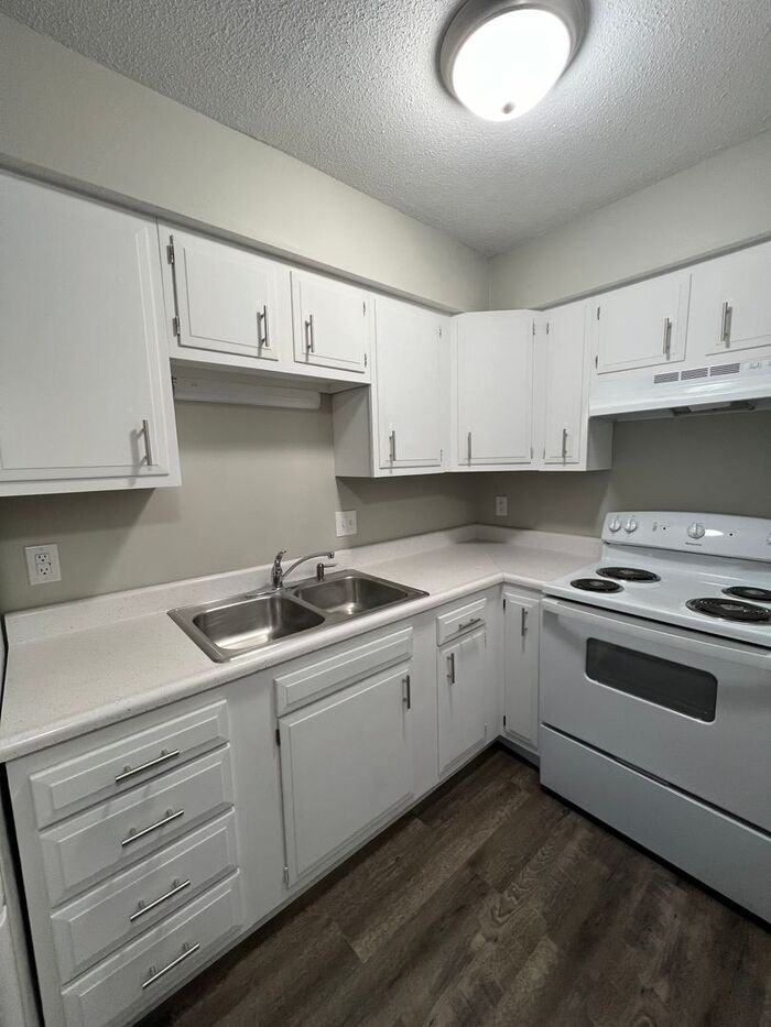 518 S 3rd St #L - Photo 4 of 11