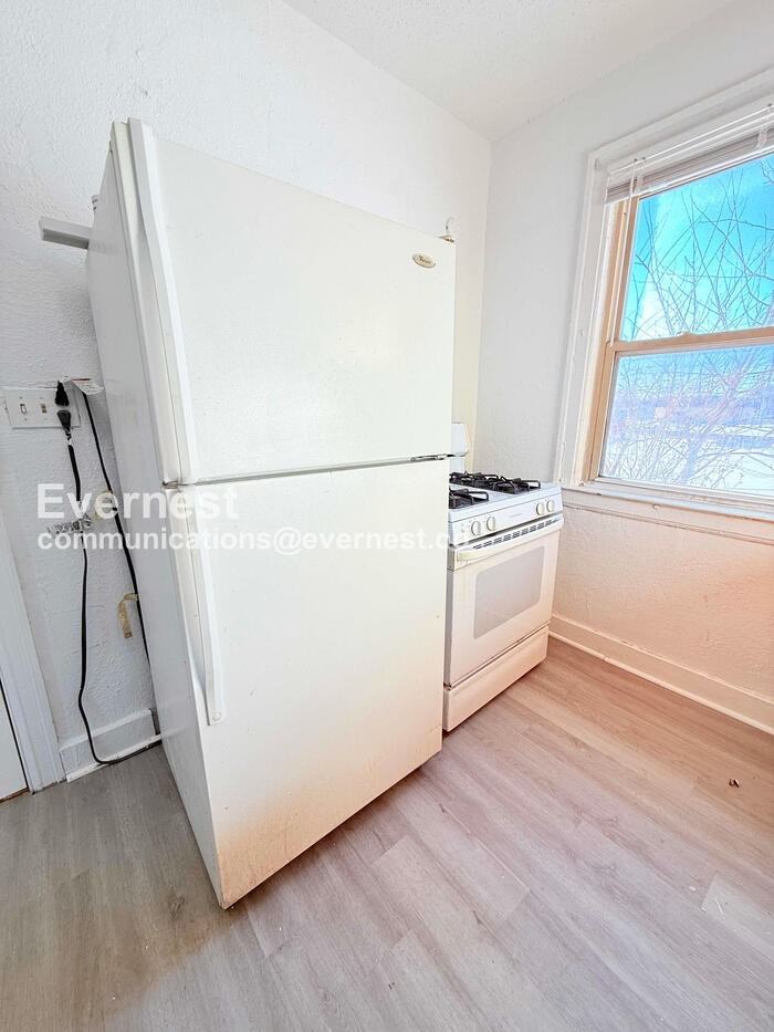 13909 Hartwell St #6 - Photo 3 of 21