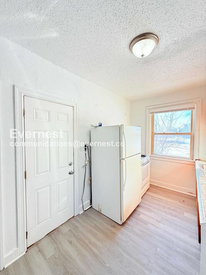 13909 Hartwell St #6 - Photo 5 of 21