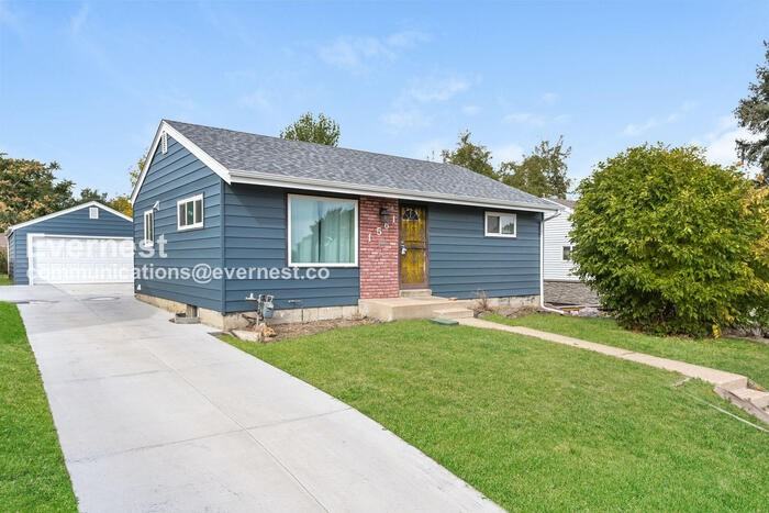 1561 S Zuni St - Photo 2 of 28