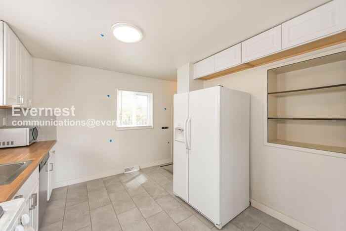 1561 S Zuni St - Photo 5 of 28