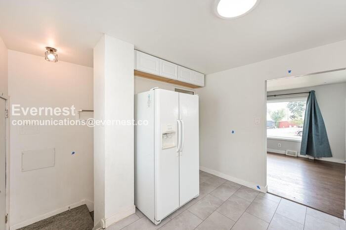 1561 S Zuni St - Photo 6 of 28