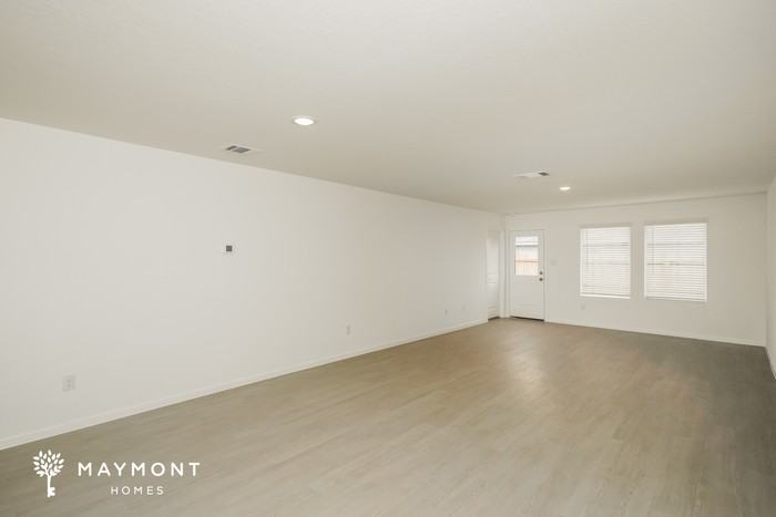 2420 Shady Grv - Photo 4 of 15