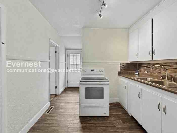 247 S Hazel Ct - Photo 3 of 15