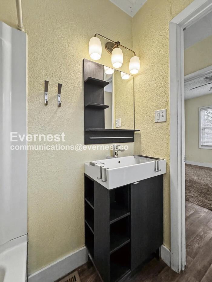 247 S Hazel Ct - Photo 7 of 15