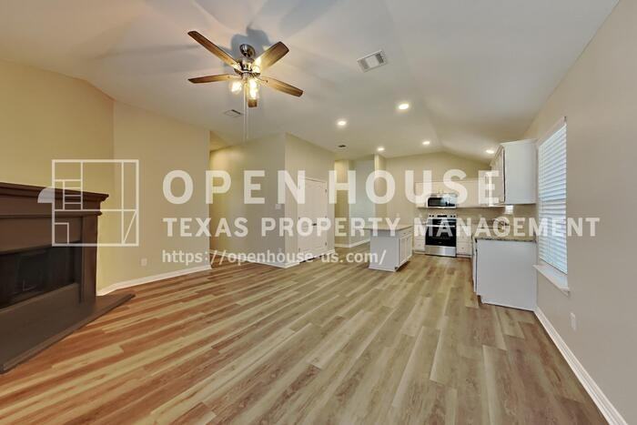 1905 Caddo St - Photo 4 of 20