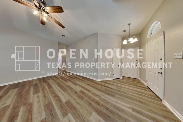 1905 Caddo St - Photo 5 of 20