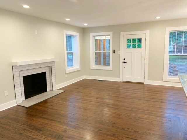 731 W 43rd St - Photo 2 of 20