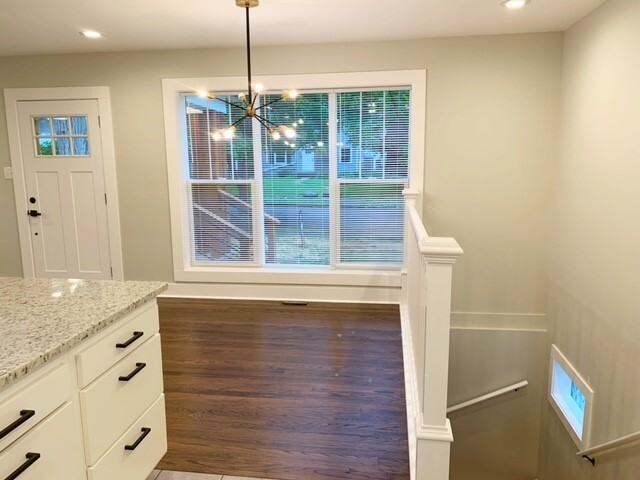 731 W 43rd St - Photo 5 of 20