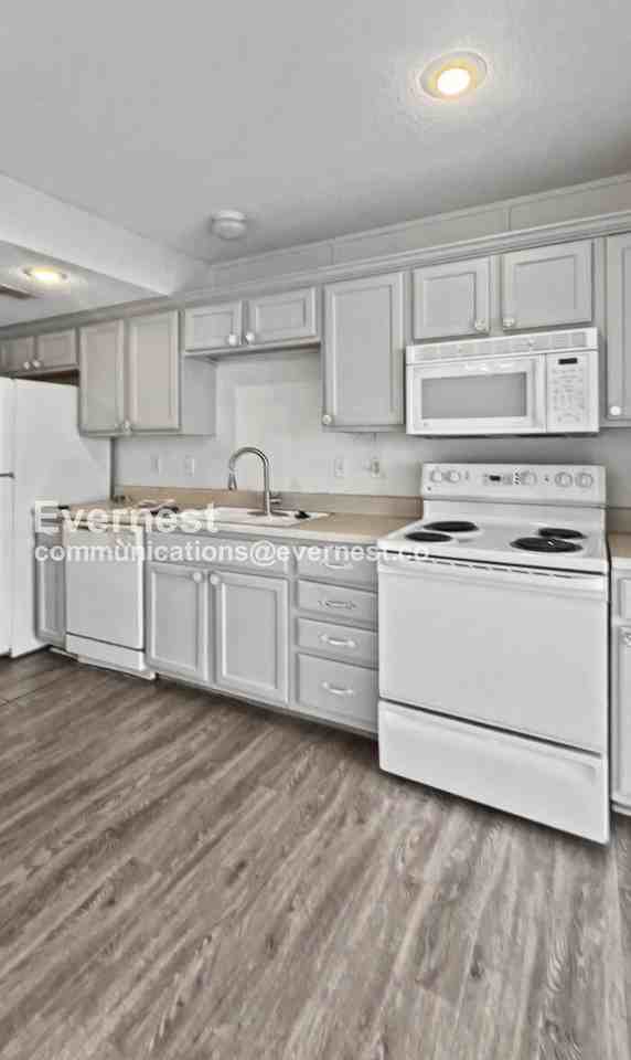 8114 N Lawn Ave - Photo 3 of 23