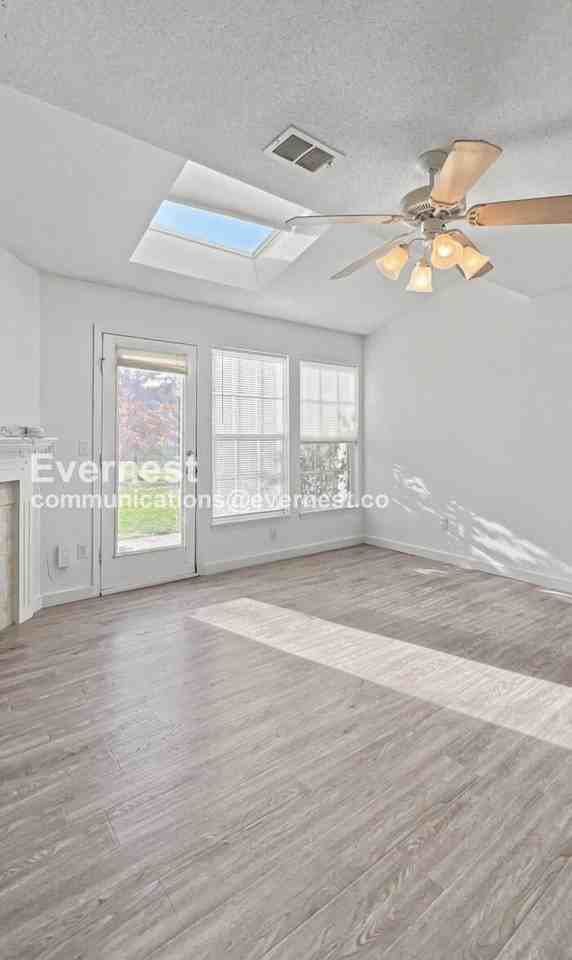 8114 N Lawn Ave - Photo 5 of 23