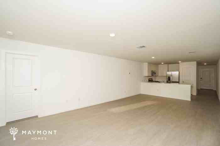 2424 Shady Grv - Photo 4 of 15