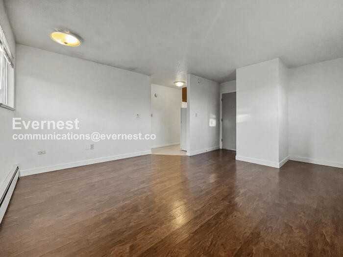 1305 Burton Ct - Photo 5 of 15