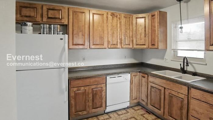 2115 Diana Dr - Photo 2 of 23