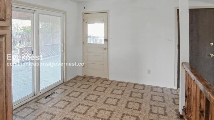 2115 Diana Dr - Photo 3 of 23