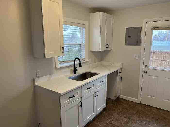 100 S Kendall St #1 - Photo 3 of 13