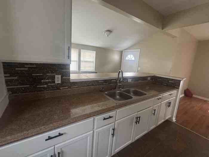 3941 Boulevard Pl - Photo 3 of 6