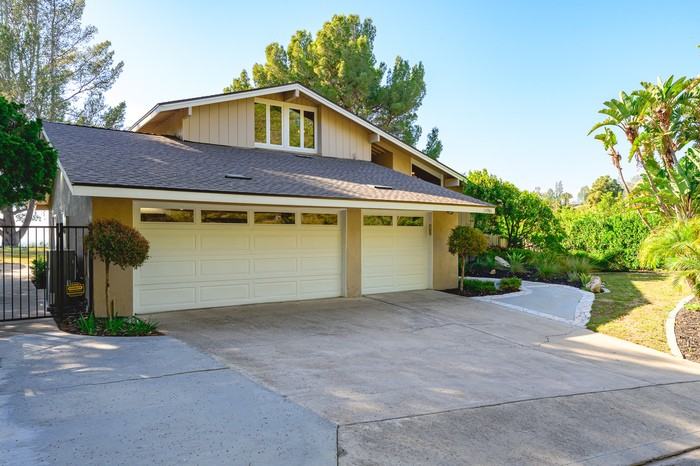 10961 Limetree Dr - Photo 3 of 50