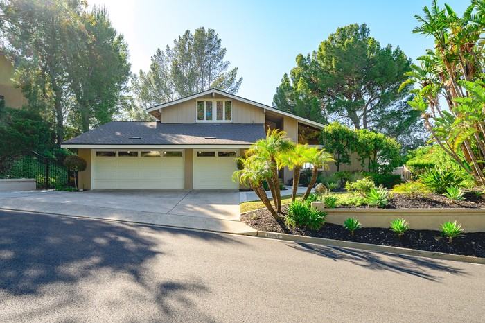 10961 Limetree Dr - Photo 4 of 50