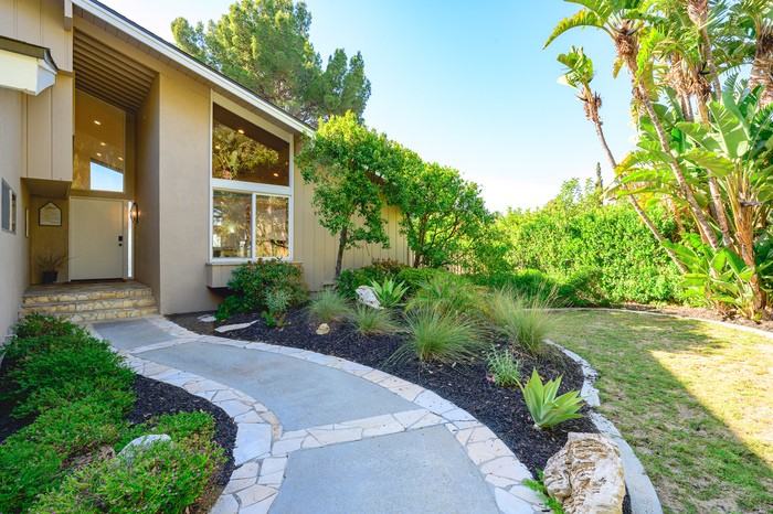 10961 Limetree Dr - Photo 5 of 50