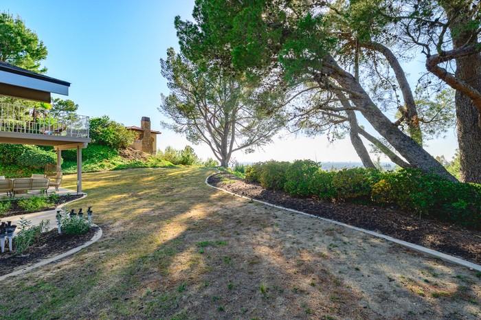 10961 Limetree Dr - Photo 7 of 50