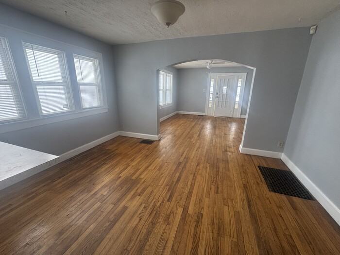 4937 Hillside Ave - Photo 5 of 10