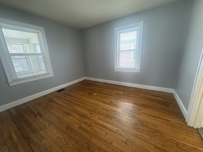 4937 Hillside Ave - Photo 6 of 10