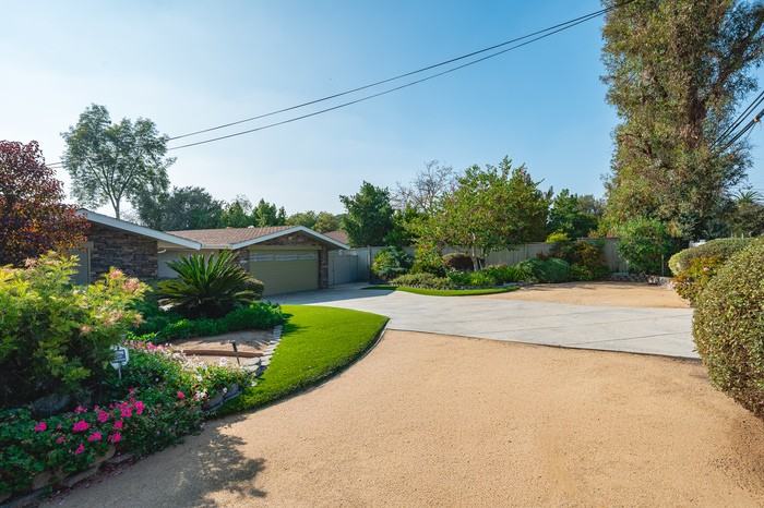 1342 Skyline Dr - Photo 3 of 50