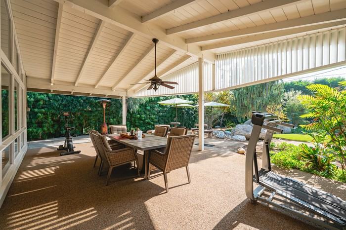 1342 Skyline Dr - Photo 4 of 50