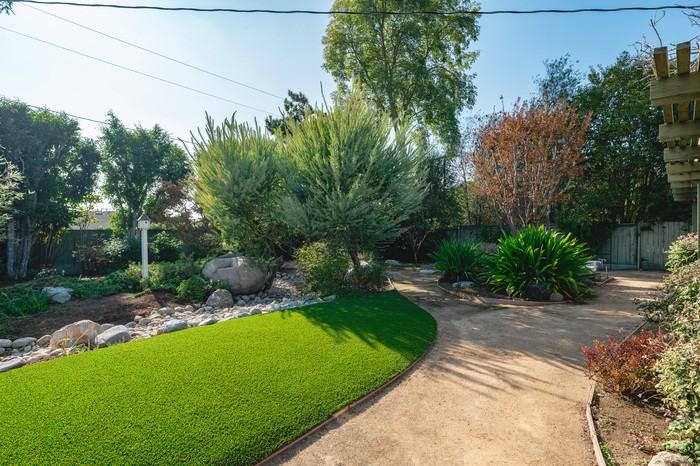 1342 Skyline Dr - Photo 7 of 50