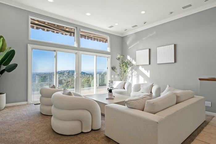 11141 Limetree Dr - Photo 5 of 50