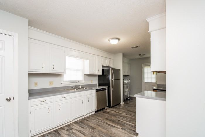 241 Braewick Rd - Photo 4 of 10