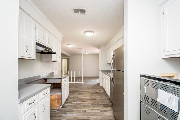 241 Braewick Rd - Photo 5 of 10