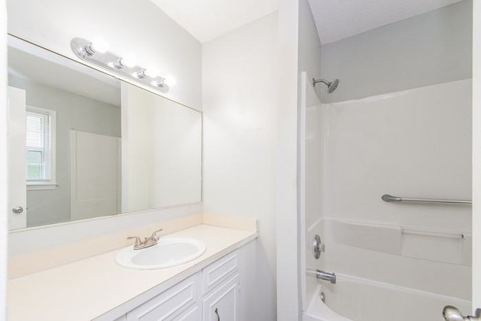 241 Braewick Rd - Photo 7 of 10