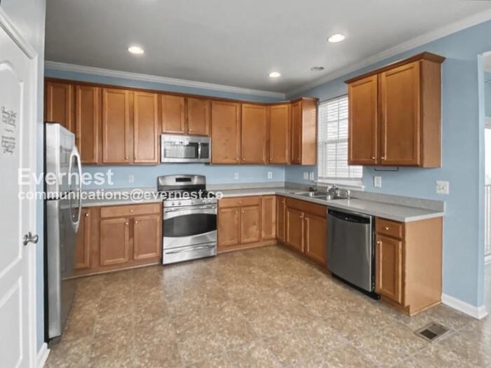 129 Macon Dr - Photo 3 of 26