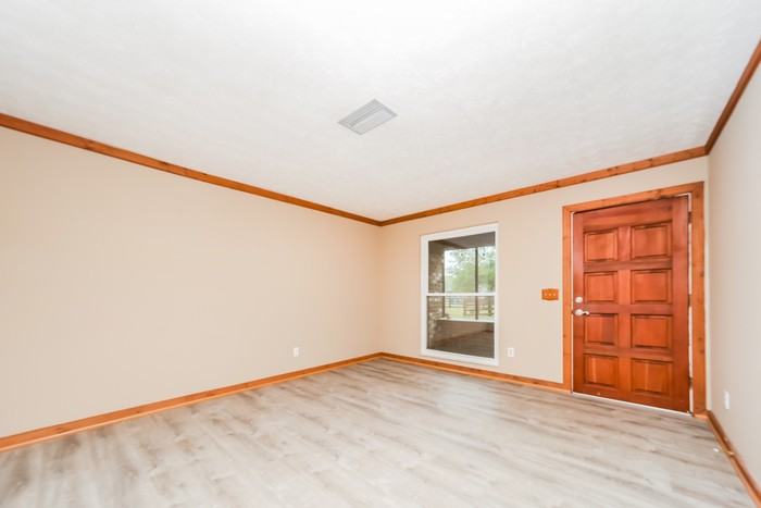 14151 Grover Rd - Photo 3 of 20