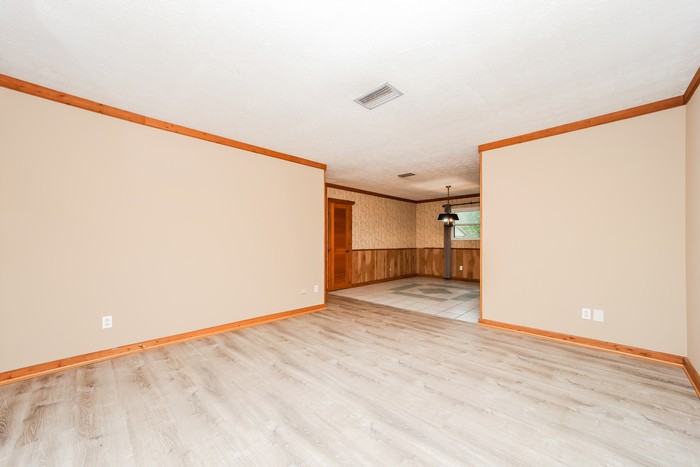 14151 Grover Rd - Photo 4 of 20