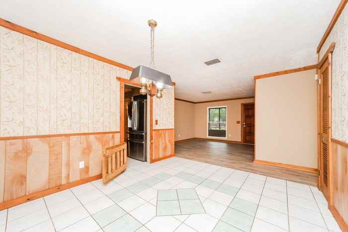 14151 Grover Rd - Photo 7 of 20