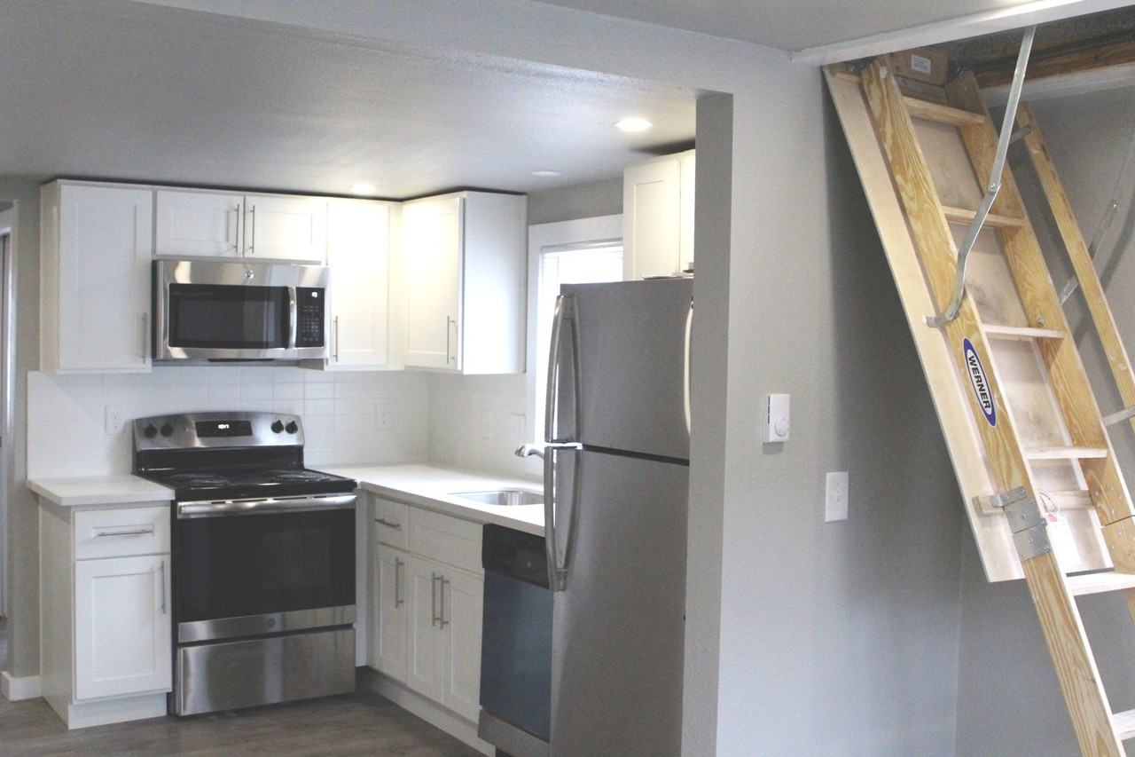 2033 2033 to 2037 S 8th St - Photo 3 of 8