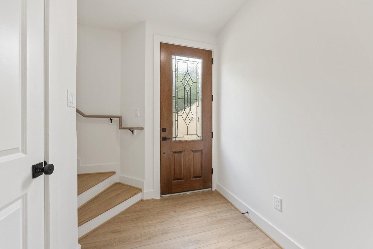 2121 Hoskins Dr Unit B - Photo 5 of 20