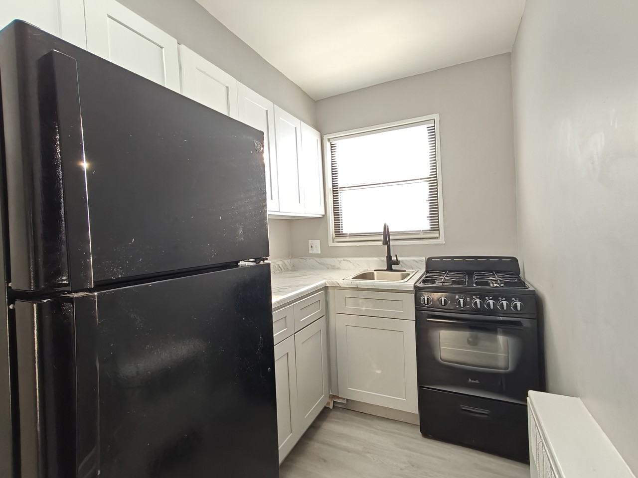 125 Forest Ave #4D - Photo 3 of 6