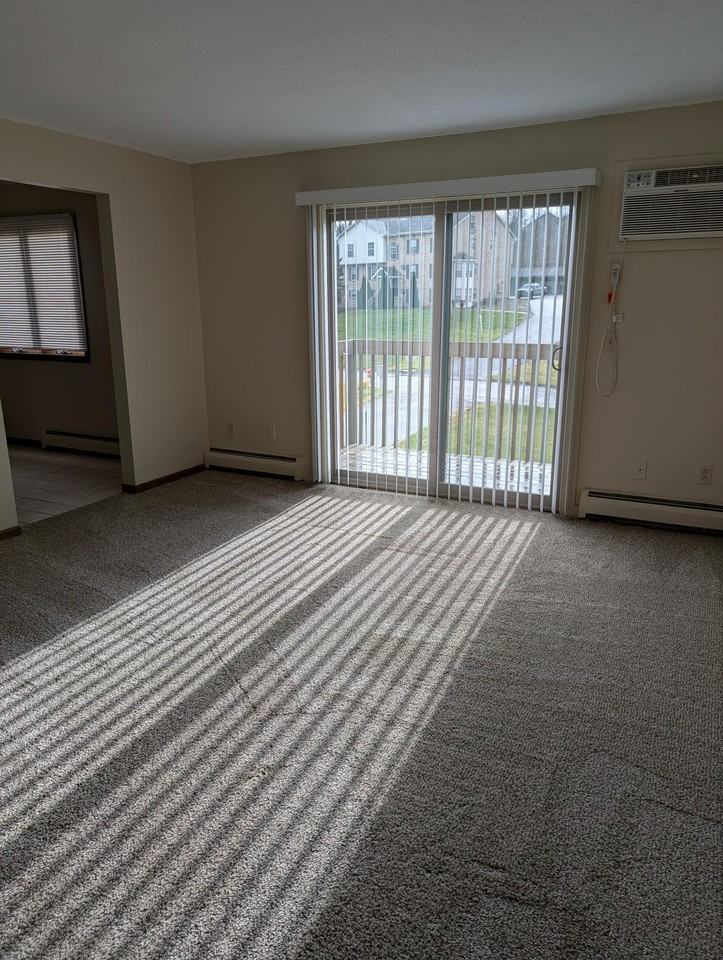 6424 Saint Andrews Dr #8 - Photo 4 of 7