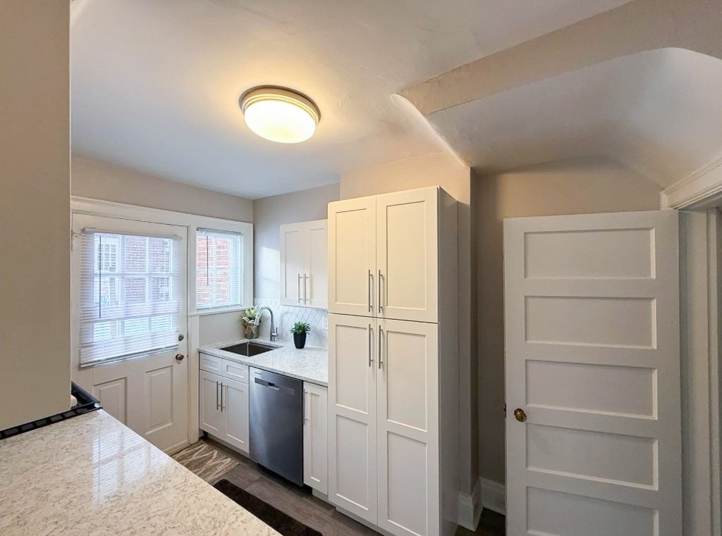 3919 Beech St #3919 - Photo 3 of 20