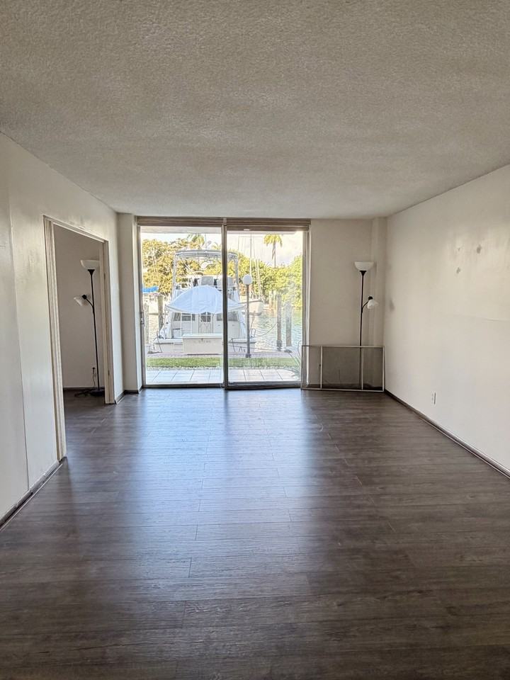 1777 Se 15th St #107 - Photo 5 of 10